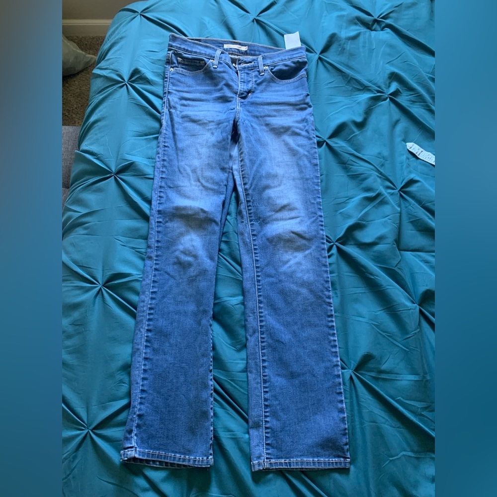 Levi 314 Shaping Straight size 28 jeans
